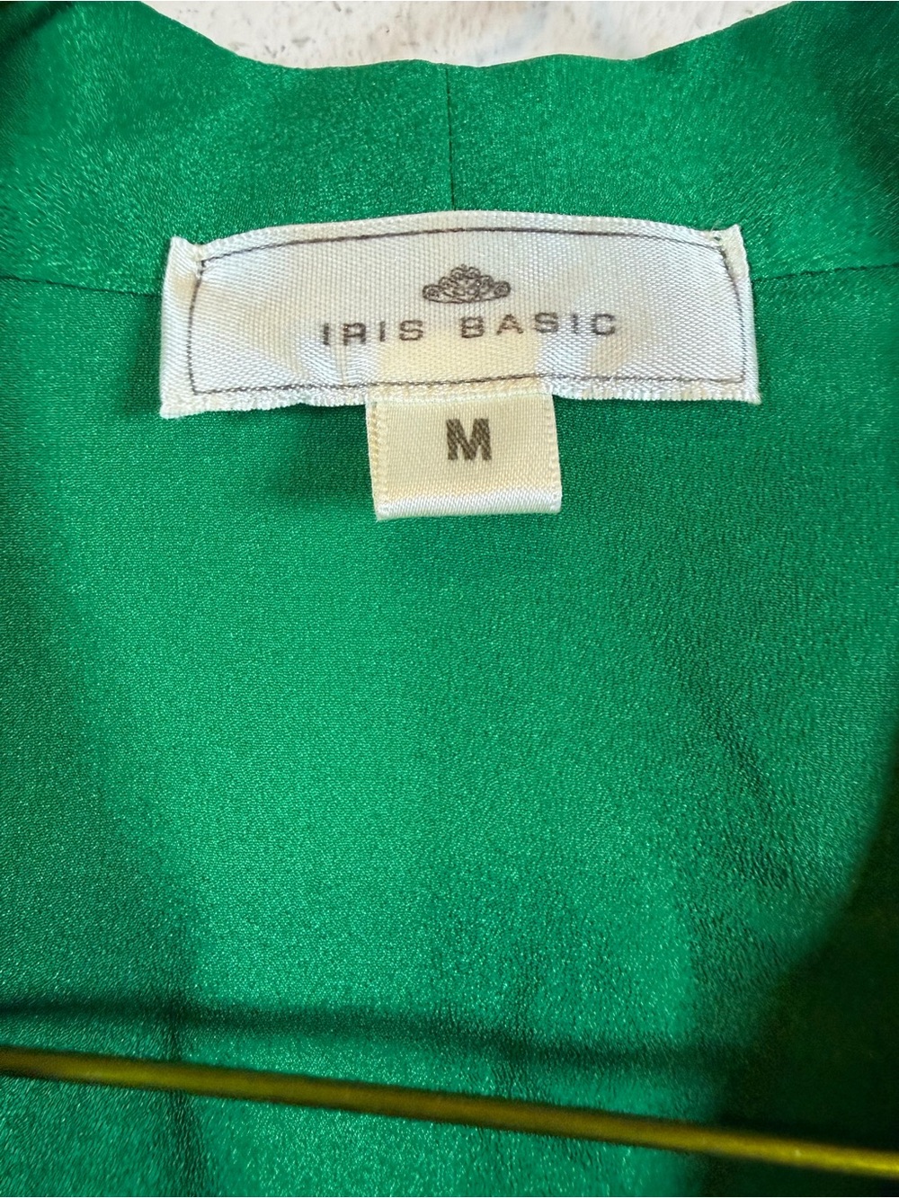 Iris Basic Emerald Green V -Neck Tie-Neck Blouse. Size M - Picture 3 of 4
